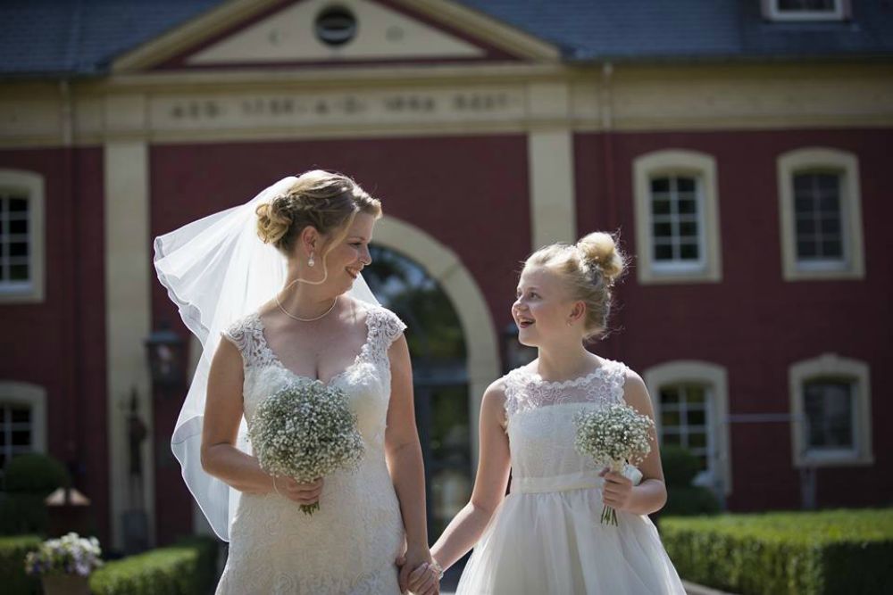 Bruidsvisagie en haarstyling voor trouwen op Chateau Neercanne