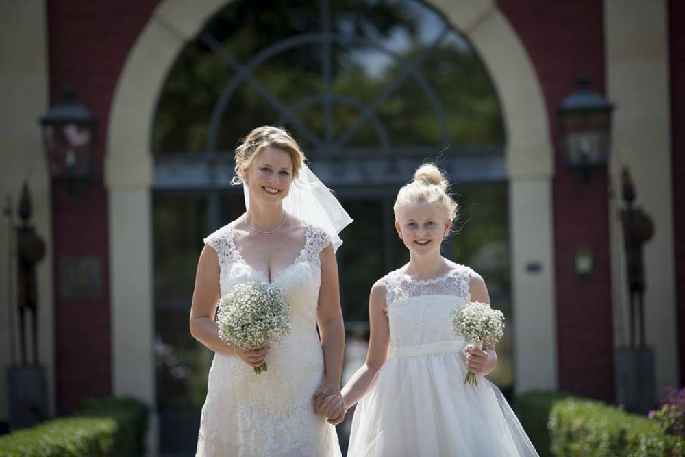 Bruidsvisagie en haarstyling voor trouwen op Chateau Neercanne